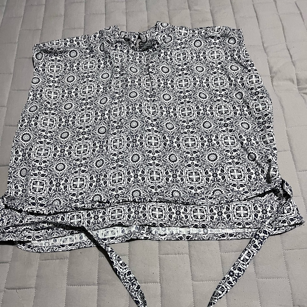 Beautiful printed blouse. Navy blue and white. XS but runs medium